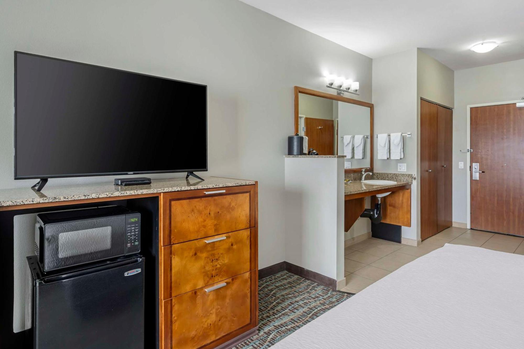 Best Western Plus Peppertree Inn At Omak Esterno foto